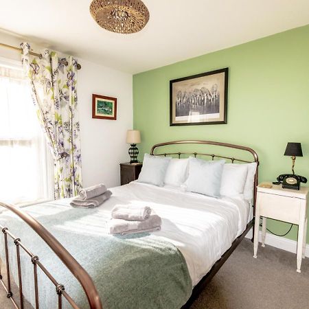 Stylish 2 Bedrooms Cosy & Bright Cottage, Pet Friendly, Sleeps 5, Titchfield Village - Summer Special Offer!! - By Blue Puffin Stays 외부 사진