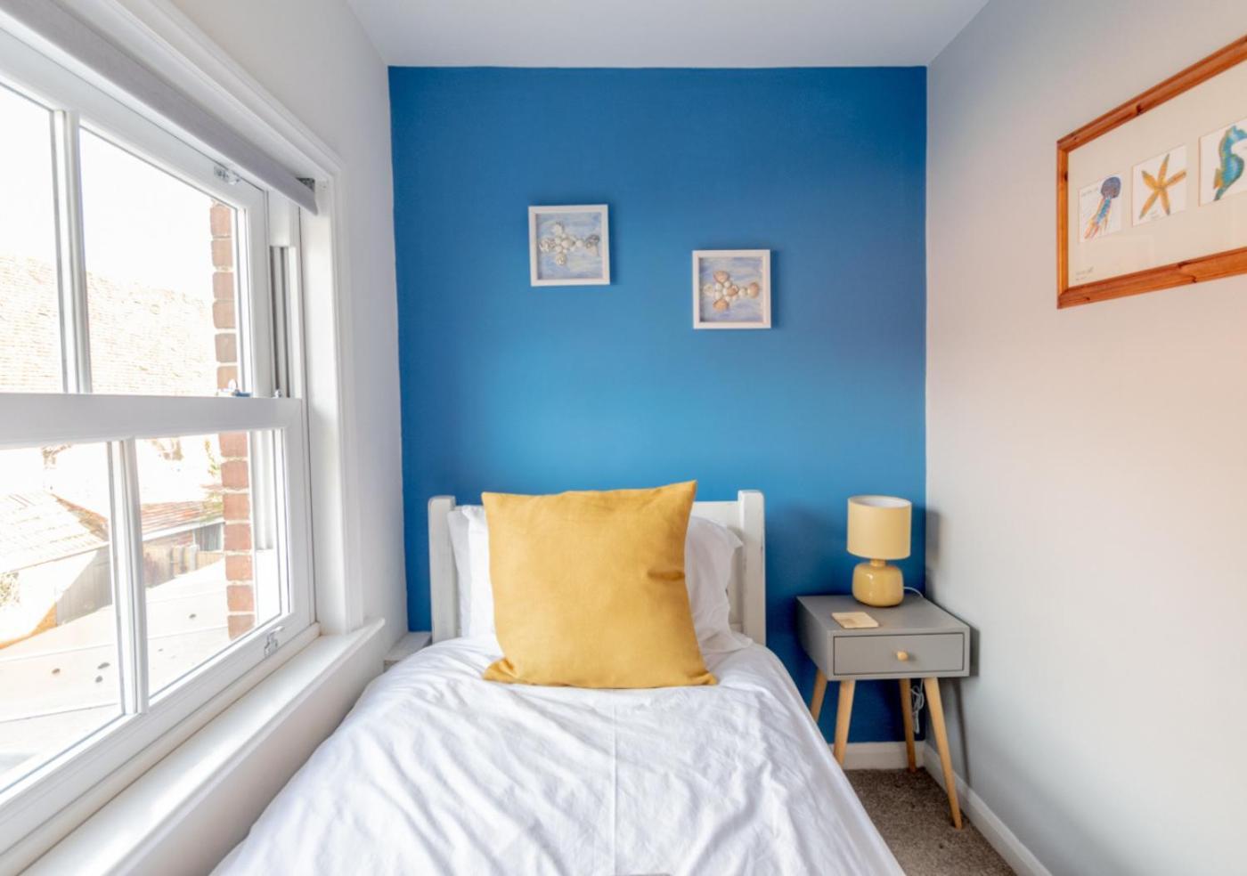 Stylish 2 Bedrooms Cosy & Bright Cottage, Pet Friendly, Sleeps 5, Titchfield Village - Summer Special Offer!! - By Blue Puffin Stays 외부 사진