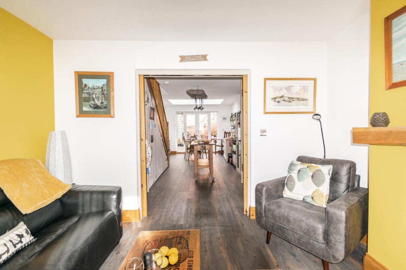 Stylish 2 Bedrooms Cosy & Bright Cottage, Pet Friendly, Sleeps 5, Titchfield Village - Summer Special Offer!! - By Blue Puffin Stays 외부 사진
